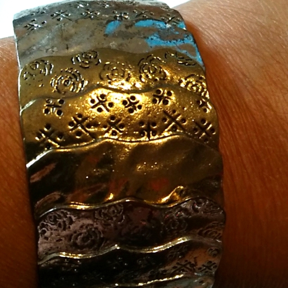 Nwt Tri Colored Metal Bracelet - Picture 6 of 8